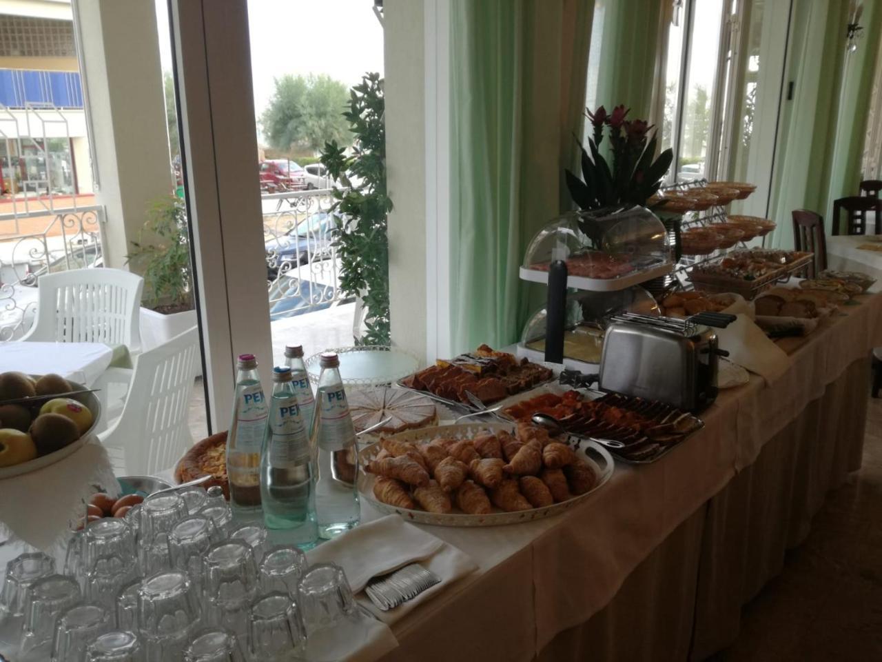 Hollywood Hotel 3*